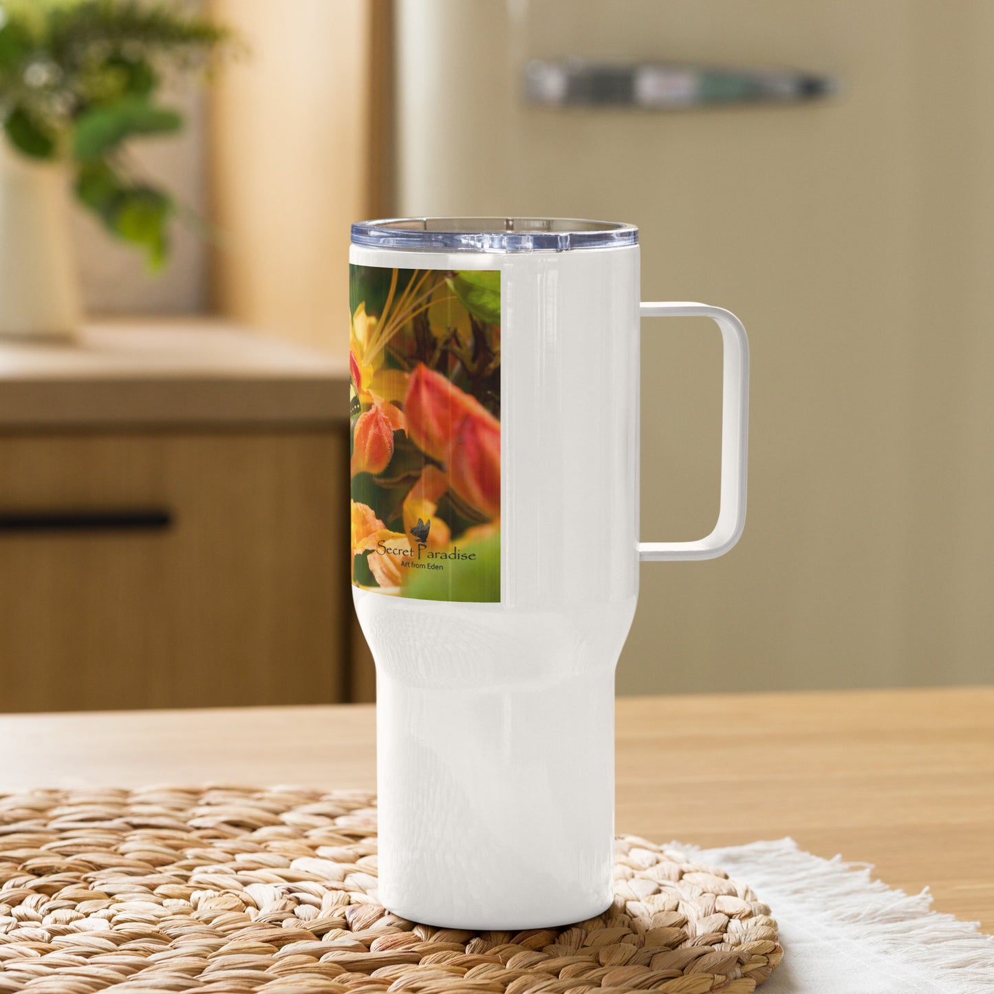 Travel mug with a handle